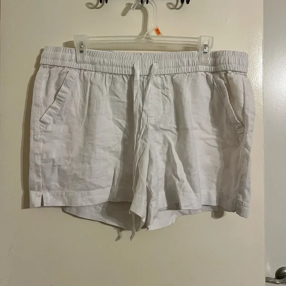 NWT Old Navy White Linen Shorts Size Large - Picture 2 of 2